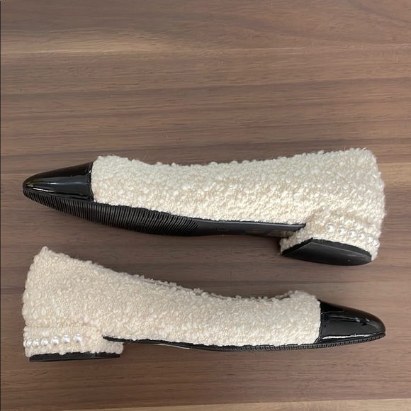 Stuart Weitzman Cream Bouclé Flats with Black Patent Cap Toe - Picture 2 of 9